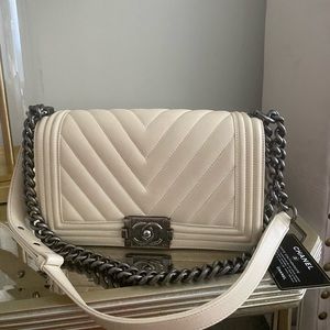 Chanel Boy lamb leather. AUTHENTIC. Great condition. Milk color